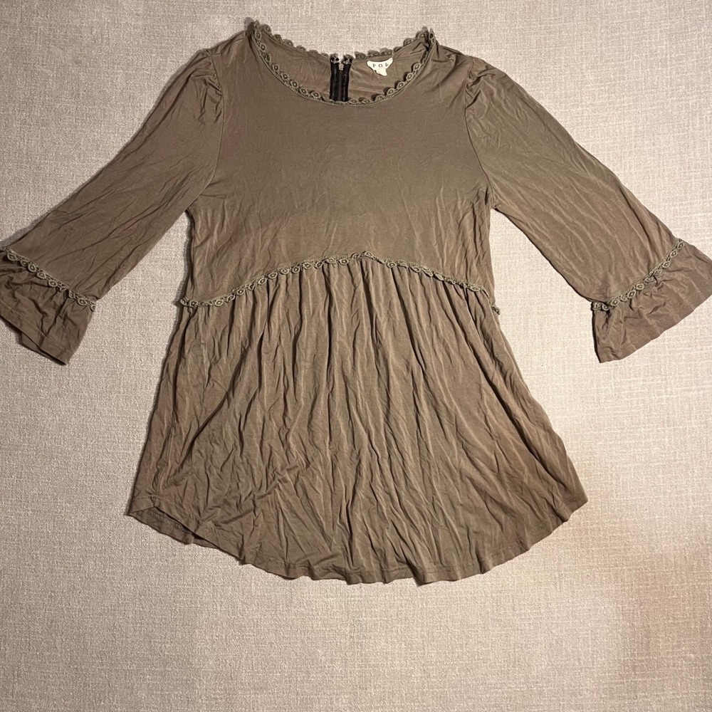 POL Women's Light Olive Green‎ Bell Sleeve Crochet Trim Peasant Tunic Top Size L